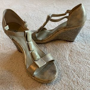 Anne Klein wedge sandals gold ivory 7.5
